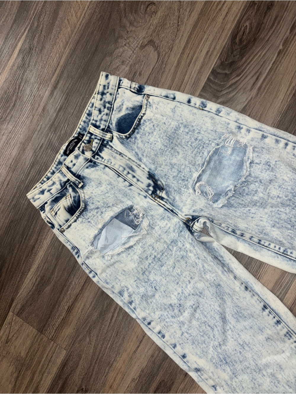 PrettyLittleThing Light Blue Acid Wash Straight Leg Jeans